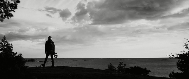 Video Reference N4: sky, cloud, white, black and white, monochrome photography, tree, horizon, sea, photography, atmosphere, Person