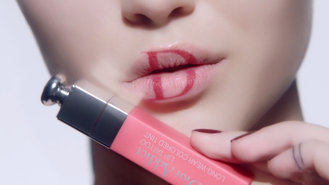 Video Reference N5: Lip, Face, Cheek, Skin, Nose, Chin, Lip gloss, Lipstick, Beauty, Pink