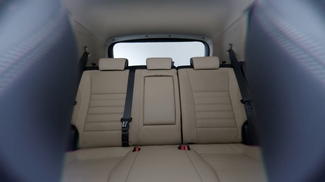 Video Reference N0: Vehicle, Car, Mode of transport, Luxury vehicle, Car seat, Head restraint, Compact mpv, Car seat cover