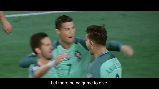 Video Reference N6: player, football player, vertebrate, soccer player, games, grass, youth, fun, sports, interaction, Person