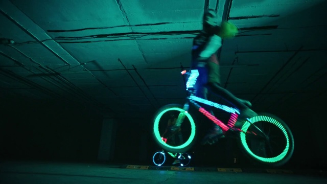 Video Reference N7: Freestyle bmx, Bicycle, Bicycle wheel, Green, Light, Flatland bmx, Bicycle accessory, Vehicle, Neon, Spoke