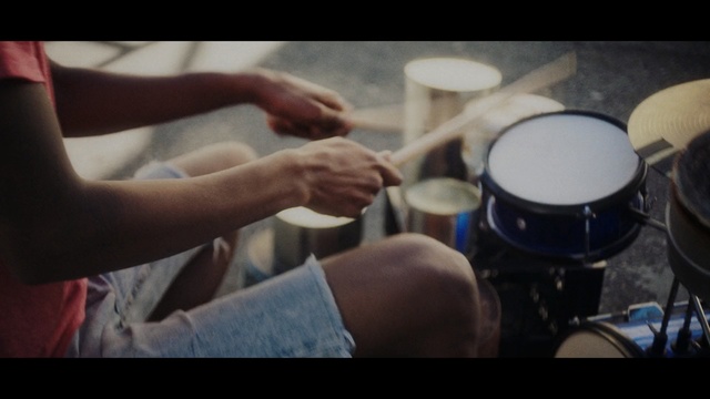 Video Reference N0: drum, musical instrument, drums, percussion, drummer, percussionist, cymbal, hand, tom tom drum, skin head percussion instrument