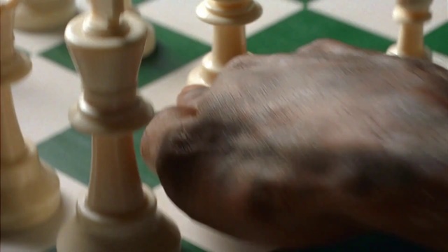 Video Reference N0: Chess, Chessboard, Games, Indoor games and sports, Product, Board game, Recreation, Tabletop game, Hand, Wood