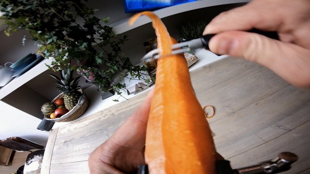 Video Reference N2: Carrot, Vegetable, Hand, Finger, Plant, Root vegetable, Food