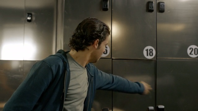 Video Reference N0: Shoulder, Room, Fun, Door, Elevator, Person