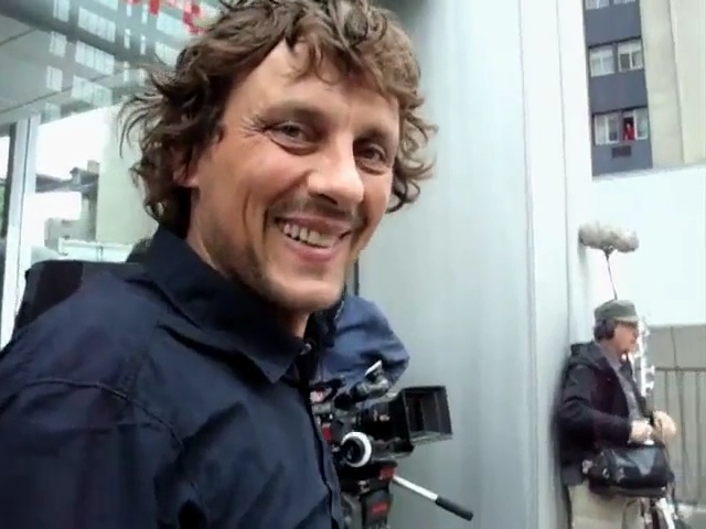 Video Reference N1: journalist, product, camera operator, vehicle, Person