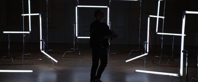 Video Reference N6: Light, Standing, Stage, Design, Darkness, Event, Photography, Performance, Performance art, Studio