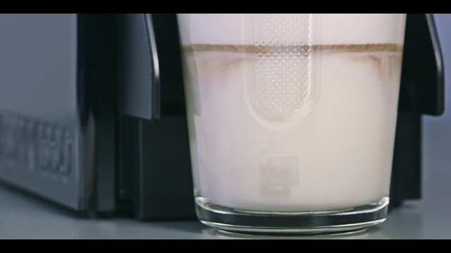 Video Reference N3: drink, glass, dairy product, liquid