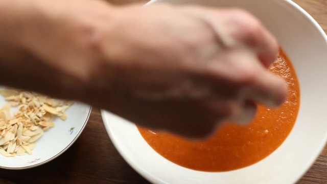 Video Reference N0: Dish, Food, Cuisine, Ingredient, Tomato soup, Gravy, Recipe, Bisque, Comfort food, Produce