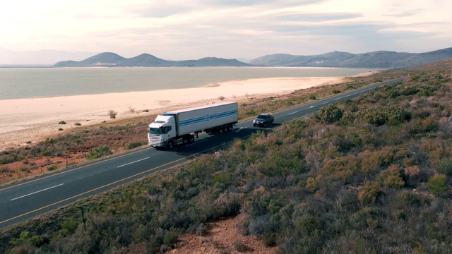 Video Reference N2: Transport, Mode of transport, Vehicle, Road, Ecoregion, Highland, Infrastructure, Landscape, Plant community, Mountain