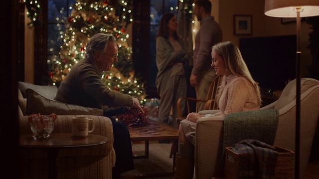 Video Reference N0: Christmas eve, Christmas, Event, Tree, Adaptation, Room, Holiday, Conversation, Tradition, Interior design