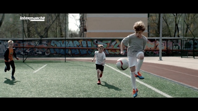 Video Reference N1: Sports, Football, Player, Play, Fun, Snapshot, Kick, Competition event, Soccer ball, Sports training, Person