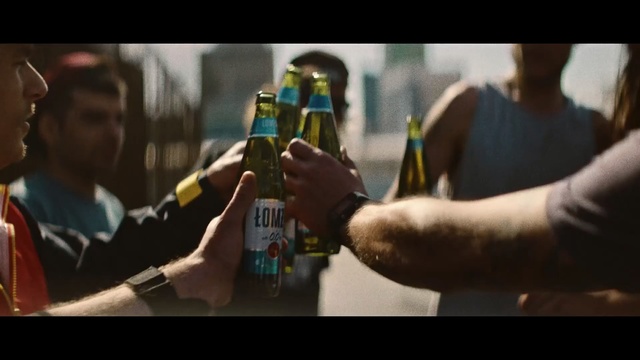Video Reference N0: Alcohol, Drink, Liqueur, Bottle, Glass bottle, Snapshot, Arm, Beer, Fun, Hand, Person