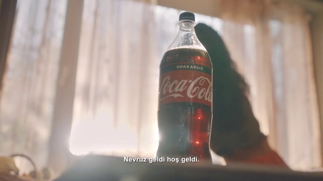 Video Reference N8: Drink, Coca-cola, Cola, Bottle, Non-alcoholic beverage, Glass bottle, Carbonated soft drinks, Soft drink, Coca, Plant