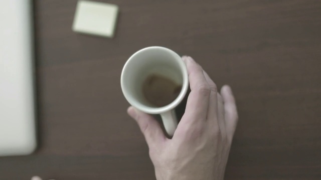 Video Reference N0: Cup, Cup, Mug, Drinkware, Coffee cup, Finger, Tableware, Hand, Teacup, Serveware
