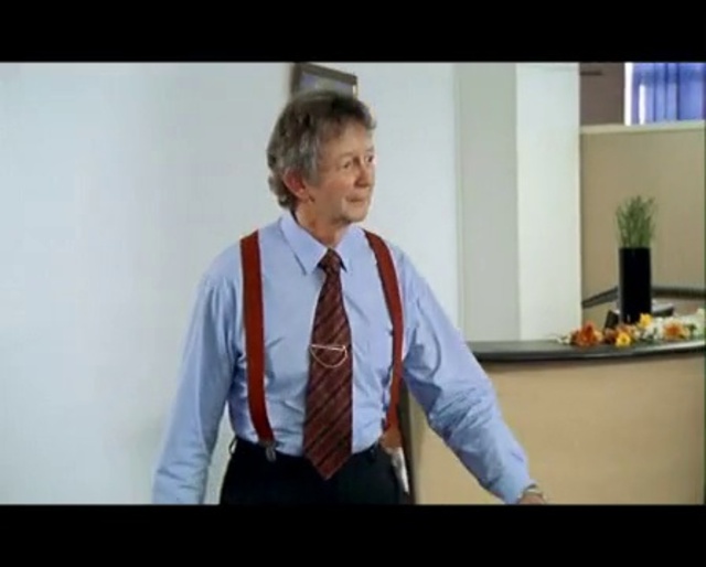 Video Reference N8: Tie, Shoulder, Bow tie, Joint, Scarf, Fashion accessory, Suit, Neck, Outerwear, White-collar worker
