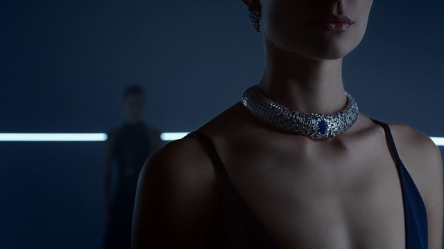Video Reference N17: Blue, Neck, Shoulder, Skin, Beauty, Necklace, Lip, Fashion, Fashion accessory, Jewellery