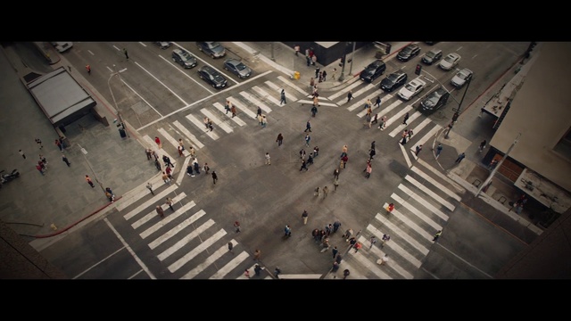 Video Reference N1: Aerial photography, Urban area, Metropolitan area, Photography, Architecture, City, Street, Intersection, Building, Crowd