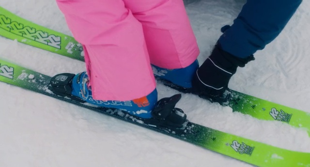 Video Reference N1: Ski binding, Ski, Snowboard, Ski Equipment, Snow, Sports equipment, Recreation, Ski boot, Footwear, Skate guard