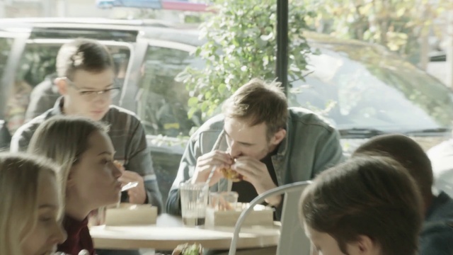 Video Reference N3: Eating, Human, Fun, Conversation, Photography, Restaurant, Leisure, Family car