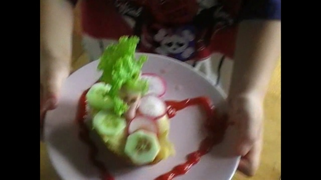 Video Reference N1: Food, Ingredient, Dish, Vegetable, Produce, Garnish, Cuisine, Leaf vegetable, Plant, Recipe, Person