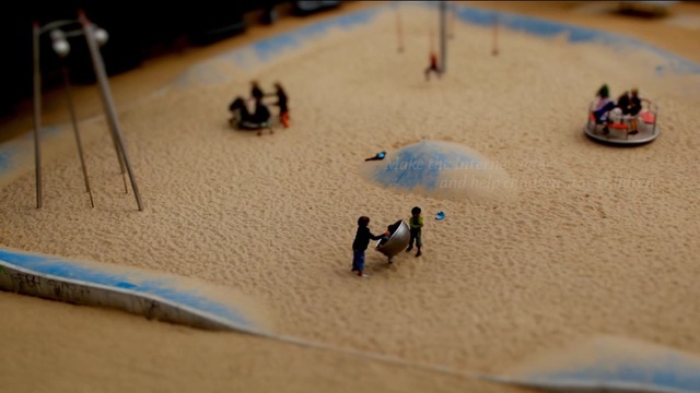 Video Reference N8: sand, miniature