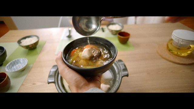 Video Reference N2: dish, meal, food, cuisine, tableware, soup, lunch, asian food, breakfast, chinese food