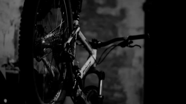Video Reference N2: black, bicycle, black and white, darkness, monochrome photography, mode of transport, light, photography, monochrome, road bicycle
