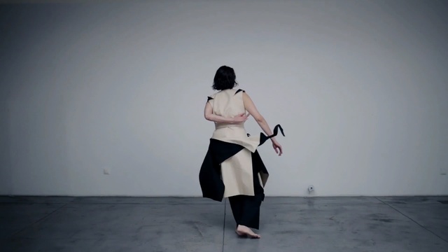 Video Reference N2: Joint, Arm, Shoulder, Human body, Performance art, Hand, Photography, Performance, Costume
