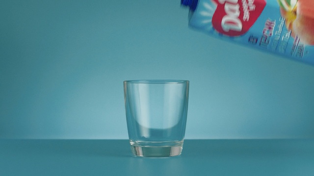 Video Reference N2: cup, glass, container, drink, beverage, punch, alcohol, mug, mixed drink, liquid, vessel