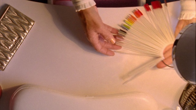 Video Reference N4: Hand, Paper, Nail, Lighting accessory, Lampshade, Hand fan, Paper product