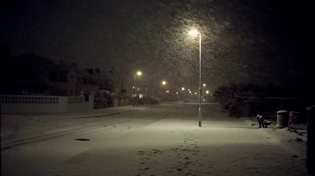 Video Reference N1: Snow, Street light, Night, Winter, Lighting, Atmospheric phenomenon, Light fixture, Freezing, Sky, Midnight