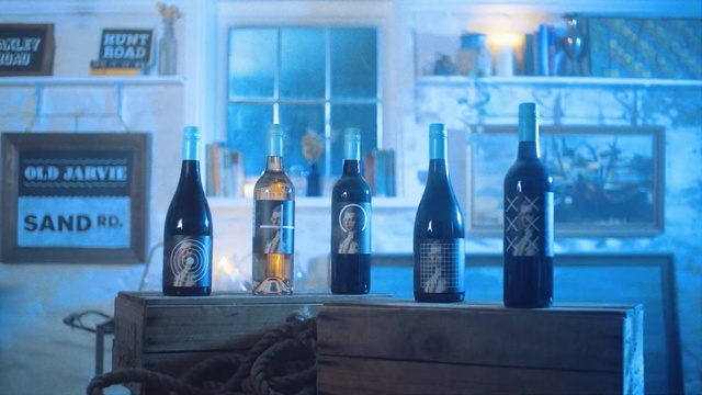 Video Reference N1: Blue, Bottle, Drink, Product, Glass bottle, Liqueur, Water, Alcoholic beverage, Distilled beverage, Alcohol