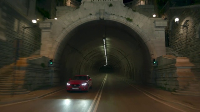 Video Reference N1: Tunnel, Road, Mode of transport, Lane, Infrastructure, Thoroughfare, Subway, Fixed link, Architecture, Road trip
