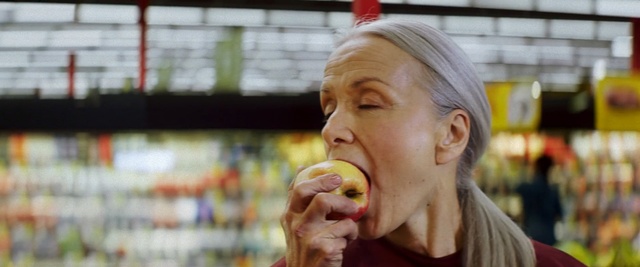 Video Reference N2: Eating, Nose, Junk food, Fast food, Drinking, Person