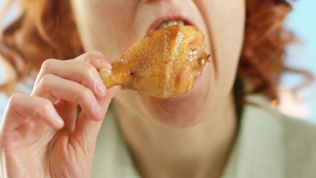 Video Reference N0: food, junk food, nail, eating, finger, lip