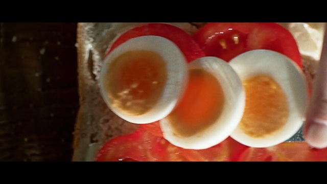 Video Reference N1: close up, egg, egg