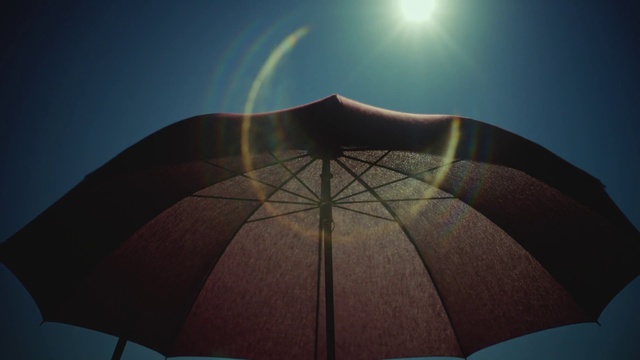 Video Reference N7: Blue, Umbrella, Sky, Light, Daytime, Water, Architecture, Line, Atmosphere, Photography