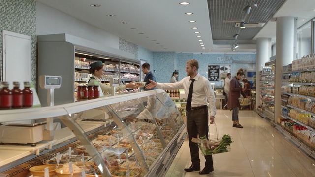 Video Reference N1: supermarket, grocery store, marketplace, mercantile establishment