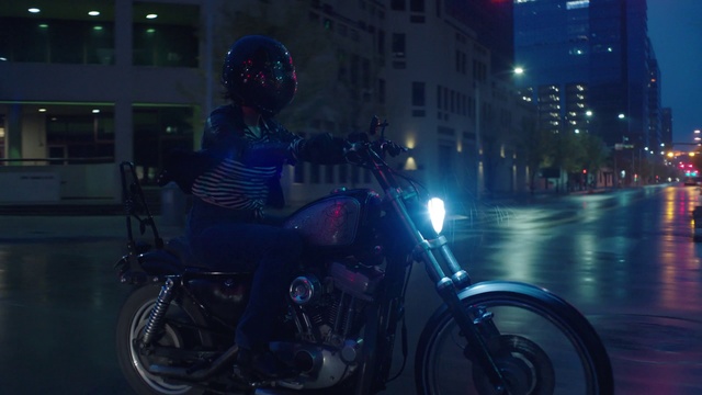 Video Reference N0: Motorcycle, Automotive lighting, Headlamp, Vehicle, Light, Mode of transport, Night, Lighting, Motorcycling, Darkness