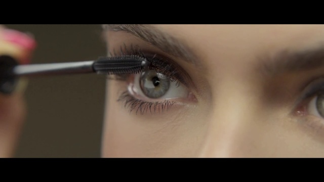 Video Reference N3: eyebrow, eyelash, eye shadow, eye, cosmetics, close up, cheek, forehead, mascara, eyelash extensions
