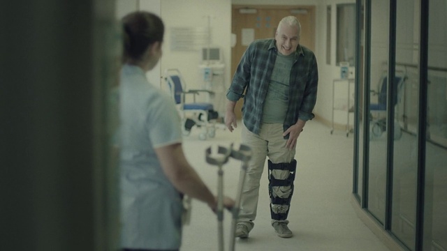 Video Reference N1: Standing, Hospital, Room, Crutch
