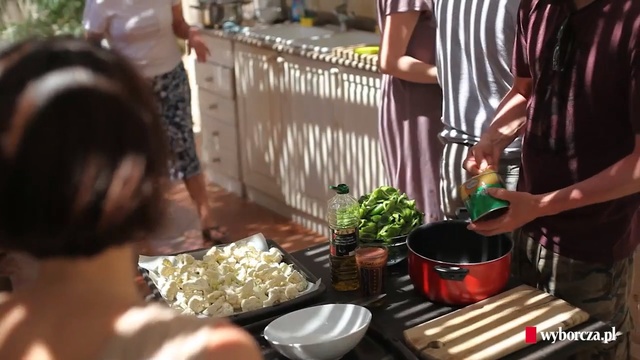 Video Reference N12: Food, Houseplant, Person