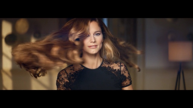 Video Reference N0: hair, beauty, human hair color, blond, girl, lady, hairstyle, model, long hair, brown hair, Person