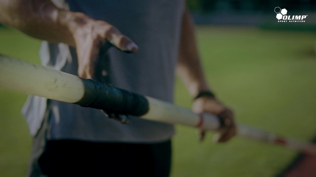 Video Reference N3: Arm, Hand, Baseball bat, Elbow, Finger, Sports equipment, Player