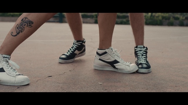 Video Reference N2: Footwear, Shoe, Human leg, White, Leg, Calf, Ankle, Joint, Human body, Sneakers