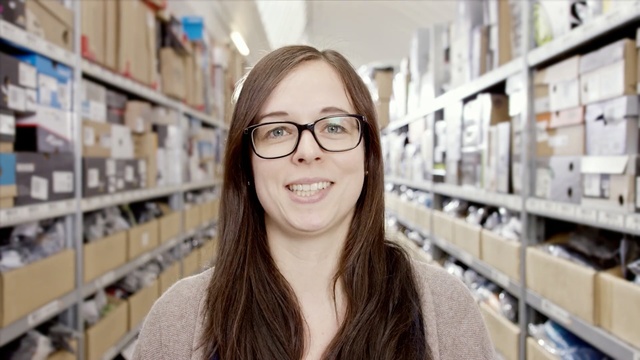 Video Reference N3: Eyewear, Hair, Glasses, Product, Skin, Beauty, Vision care, Pharmacy technician, Retail, Smile, Person