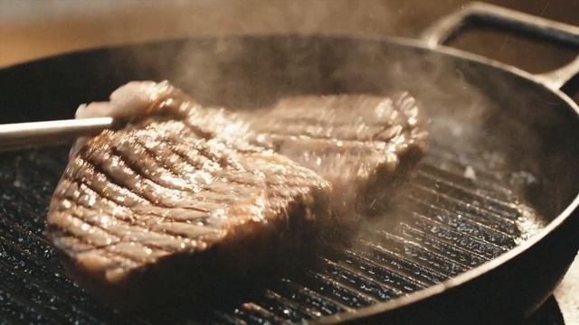 Video Reference N0: steak, meat, beef, pan frying, animal source foods, dish, cuisine, grilling, sirloin steak, kobe beef