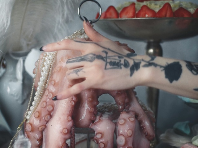 Video Reference N1: Mehndi, Pattern, Hand, Design, Nail, Flesh, Finger, Octopus, Henna, Cephalopod