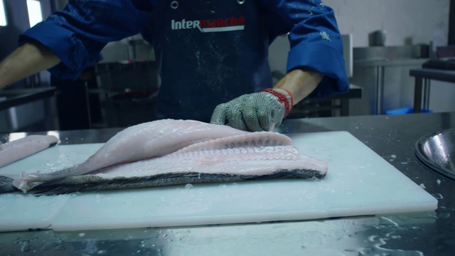 Video Reference N1: fish, fish, water, animal source foods, seafood, glass